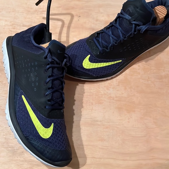 Nike Men 9.5 Running Shoe - Picture 3 of 4